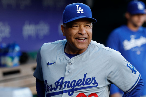 ドジャース・ロバーツ監督、歴代最高年俸で契約延長へ！その年棒金額は？