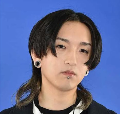 【画像】ファンの “拒否反応” YOASOBI・Ayase、腕にびっしり “new” タトゥー公開…