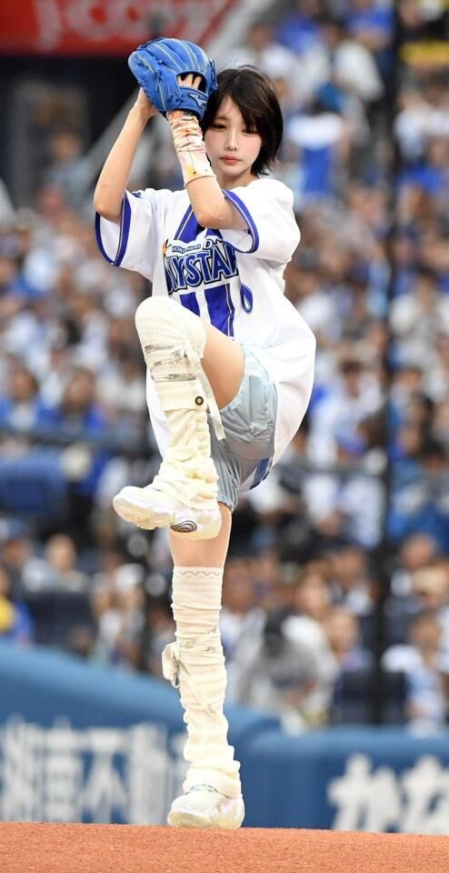 【画像】あのちゃん、２年連続ノーバン始球式　ハマスタ熱狂「可愛い！」両軍ファンから大歓声
