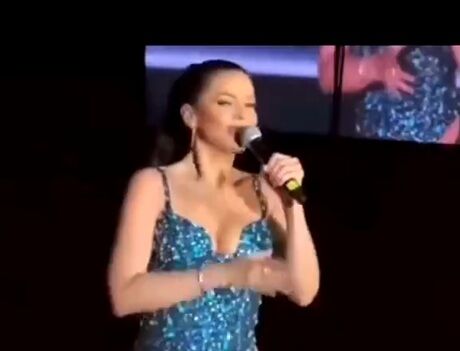 【動画】外人シンガーさんポロリ？！ｗｗｗｗｗｗｗｗｗｗｗｗｗｗｗｗｗｗｗｗｗｗｗｗｗ