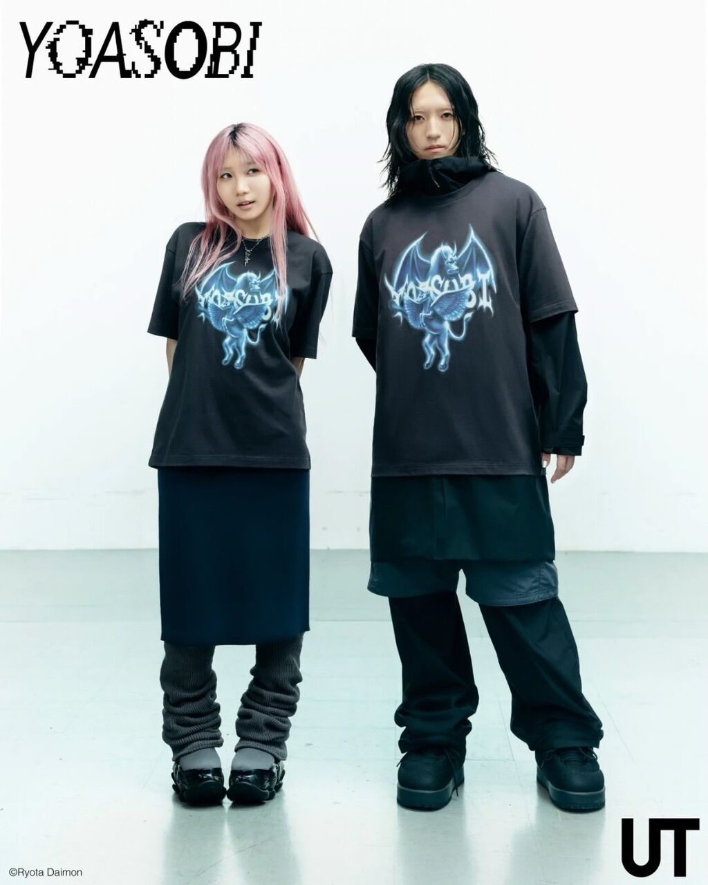 YOASOBI、「ユニクロ」とコラボTシャツ発表も　Ayaseの首元まで隠す“タトゥー完全防御”姿に