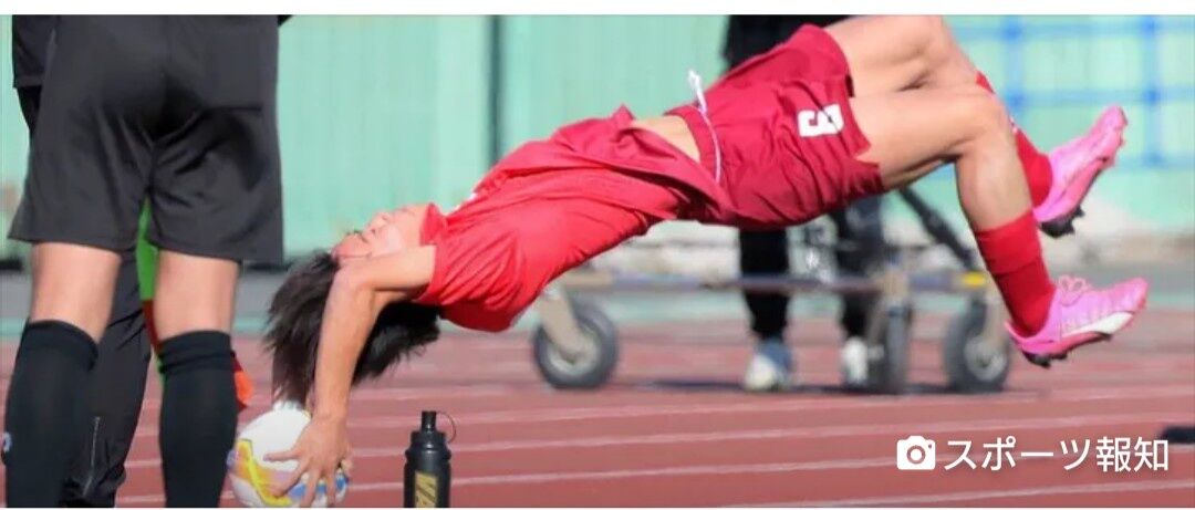 【動画】驚きの大技！サッカー高校選手権で前転→ロングスローで飛距離約50mに仰天