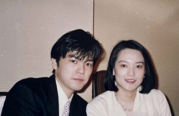 亡くなって34年…尾崎豊さんの妻・繁美さん　歌手の長男とお墓参り　25日が「命日」