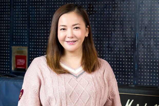 【画像】「めっちゃ痩せてる」華原朋美、ダイエット成功の激変っぷりにネット騒然