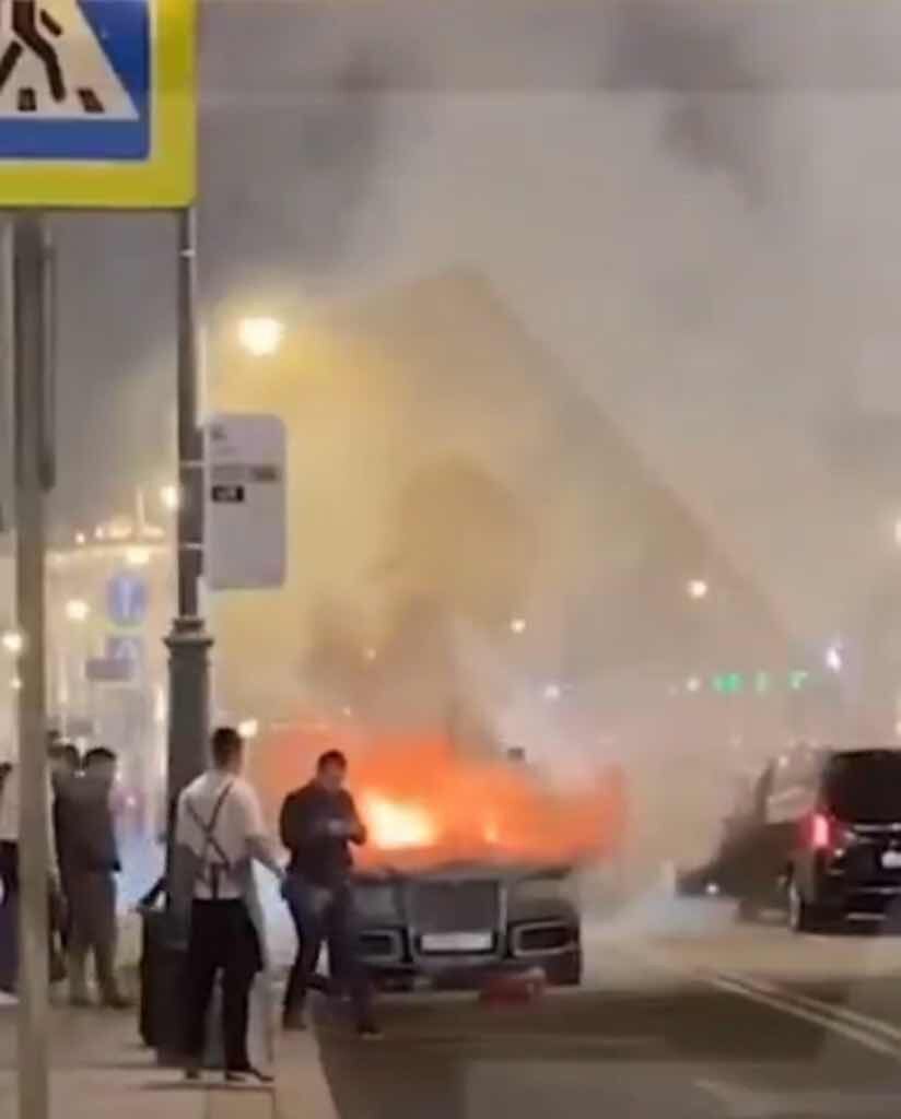 【画像】プーチン大統領の車が爆発される！！