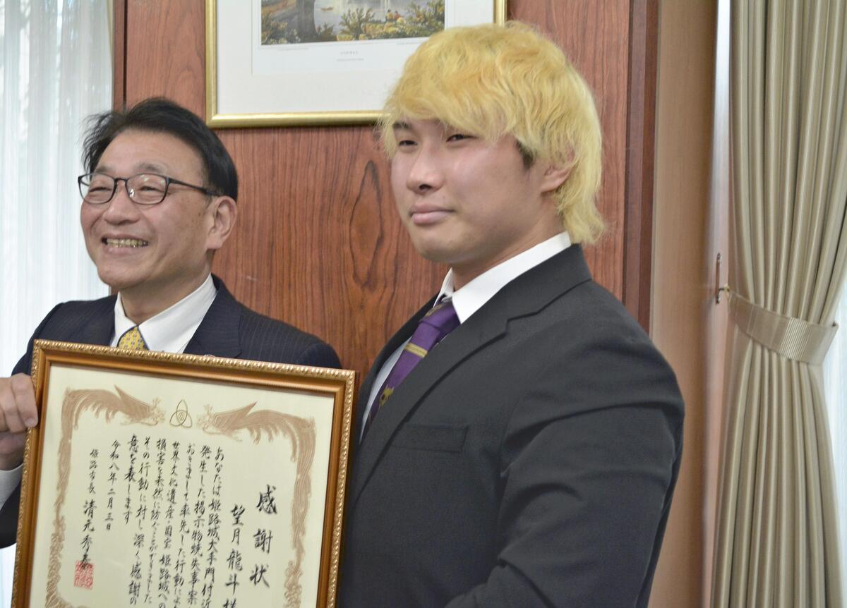 国宝・姫路城で火の手、プロレスラーが消し止めて現場から逃げ出す男を追う