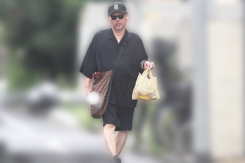 《浅黒マッチョに激変》松本人志騒動で活動自粛中のスピードワゴン小沢が慶應大生になっていた！