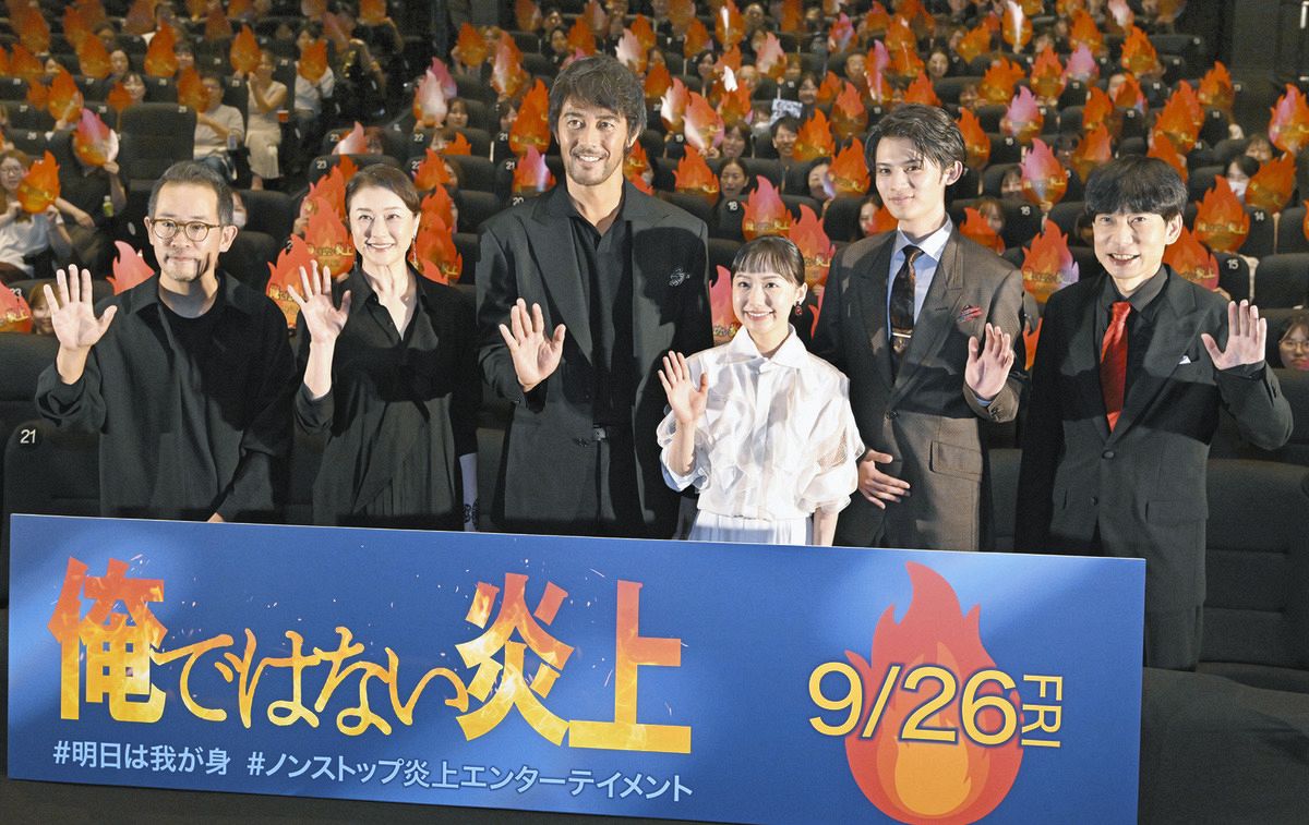 芦田愛菜、阿部寛ら共演者との“集合写真”に「身長差すごい」驚きの声続出