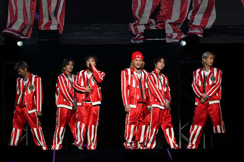 【画像】DA PUMP、元メンバー２人も登場８人で「U.S.A.」一夜限りの夢のパフォにファン歓喜
