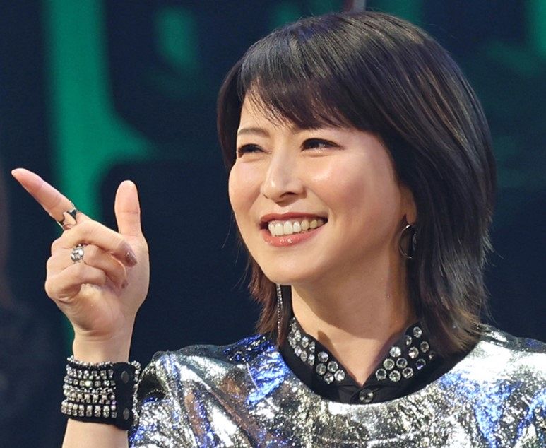 【注目】55歳の森高千里、“パーカおじさん論争”で注目の的に！