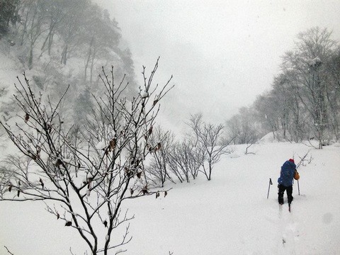 トマム山バックカントリー遭難！70代スキーヤー夫婦が遭難…