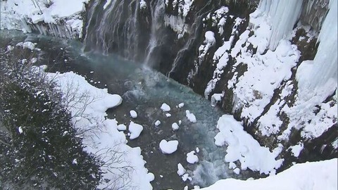 美瑛町『白ひげの滝』展望橋下で遺体…旭川市の20代男性、自殺の可能性
