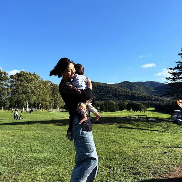 橋本マナミ、北海道で家族旅行満喫！自然と子どもとの温かなひとときを公開