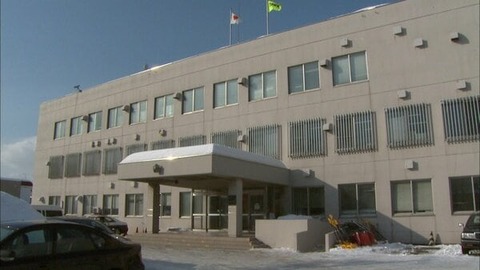 【北海道】杖を振り回しガラス破壊…52歳男を現行犯逮捕！