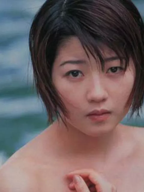 宮前真樹さん画像集44枚【セミヌード】