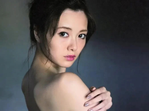 白石麻衣さん画像集407枚【セミヌード】