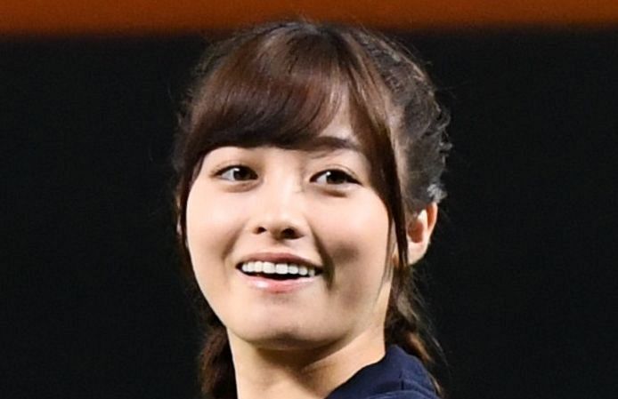 橋本環奈は“数字”を失い、なぜ“司会”へ戻ろうとしているのか─