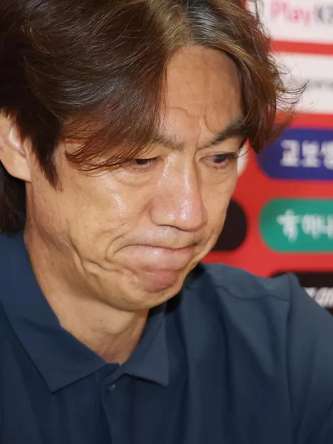 「責任はすべて私にある」宣言も超短縮終了…ファンの怒りが止まらないホン監督
