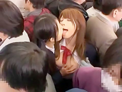 【動画】＜レズ・痴女ｊｋが電車でｊｋをいたずらしちゃう♡＞めちゃシコ注意。。「いっぱいおマ〇コびちょびちょにしちゃうね♡」 