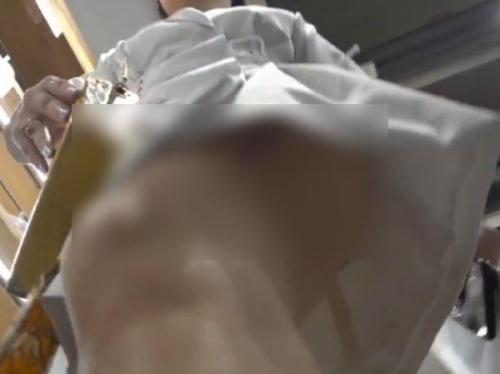 【盗撮動画】マジで！超ムチ尻にTバック食い込み！美人若妻の買い物中に粘着してパンチラ撮りまくり！