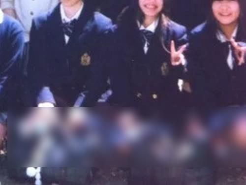 【盗撮】卒アルで可愛い子のエッチな写真とか見つけると当然のごとくオカズ仕様するよなｗｗｗ