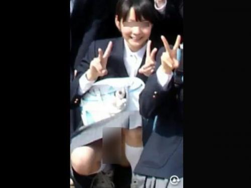 【お宝】可愛い笑顔と股間のパンティ！卒業アルバムで発見した校内一の美少女な同級生のパンチラ決定版！