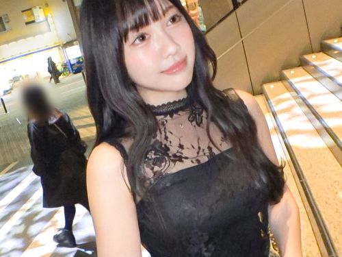 服めくったらノーブラだった池袋の普通の通行人もにか22歳