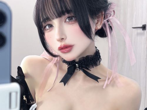 過激に脱いじゃうコスプレイヤーの抜けるオナニー向け画像 Vol.147