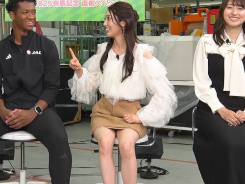 さんまウマ2025で藤江萌がミニスカ隙間からパンチラ