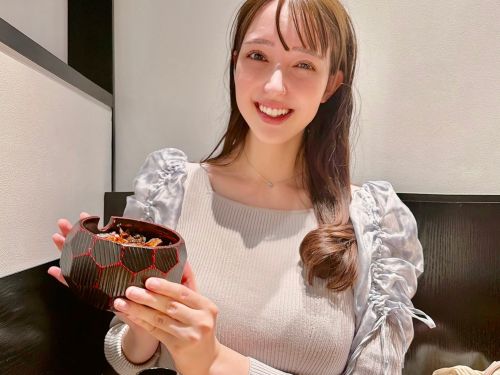 静岡朝日アナの佐々木沙羅がXにあげた着衣巨乳がエロいと話題に