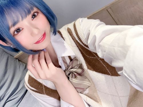 【エロ動画 素人】 あの人気青髪配信者の美女がファンを裏切る生中出しハメ撮り