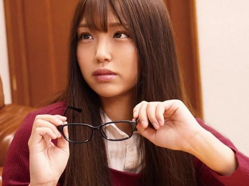 【木下ひまり】イモっぽい黒縁メガネで美貌を隠していた美人姉と禁断の中出し初体験！