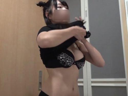 【盗撮】民泊オーナーの犯罪発覚！オタ女子の激カワ巨乳ギャルが脱衣所で着替える一部終止を隠し撮り！