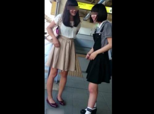 【盗撮動画】ヤバイやつ！AKBのメンバーの美少女が写ってると有名になった禁断の捲りパンチラ映像がコレ！