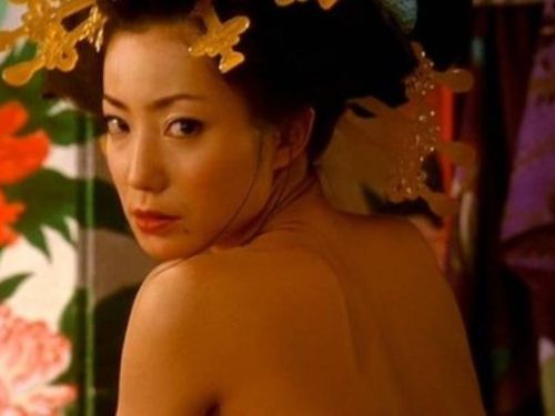菅野美穂（女優濡れ場）映画「さくらん」大胆な脱ぎっぷりを見せる貴重な全裸ヌード映像。（※動画あり）