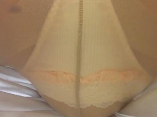 【盗撮】授業に夢中でパンチラを隠し撮りされてる美人教師の愛用パンティが尋常でなくセクシーな件ｗｗｗｗｗｗ