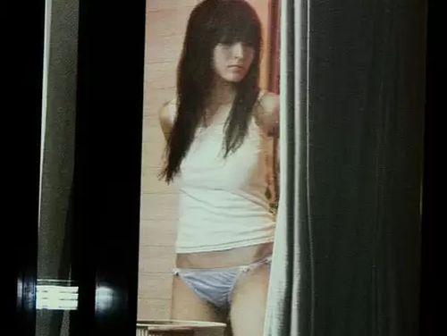 【盗撮】近所で見かける美人女性の自宅を付き止めて窓から覗き撮りした着替えシーンに欲情確定！