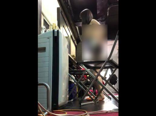 【盗撮動画】撮影会の闇！競泳水着に着替えるモデルギャルの丸出し着替え映像を極秘入手！