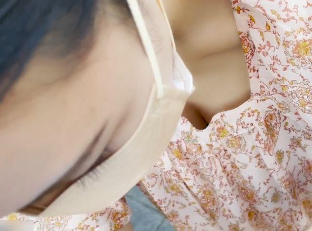 【HQ盗撮動画】清楚系美人ギャルの胸チラ＆パンチラ！逆さ撮りで腹チラから最後には乳首GETの決定的瞬間！
