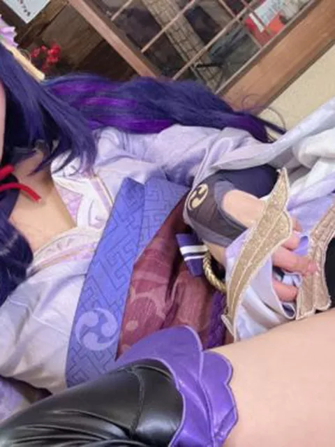 過激に脱いじゃうコスプレイヤーの抜けるオナニー向け画像 Vol.145