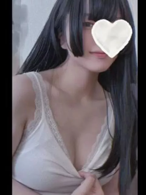 【自撮り女子】黒髪の超ロングが印象的な処女ギャル美人さんが美乳オッパイをプルプル配信ｗｗｗ