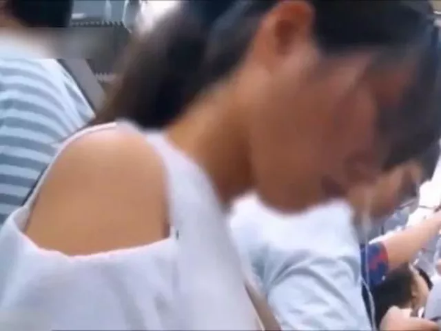 【盗撮】優等生タイプの私服ポニテ美少女のJKの陰部をこじ開けようとする痴漢魔の一部終始！