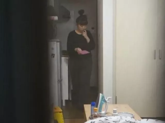 【盗撮】完全危険行為！独身ギャルの自宅を覗き撮り！パン一で過ごす素人女性の姿！