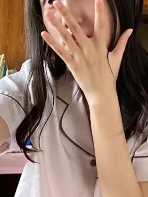 【自撮り】二十歳で清純ルックスの看護学生の裏の顔！極細スレンダー貧乳のヌードをSNS裏垢で公開！