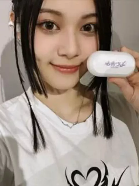 【お宝映像】冗談無し！台湾の人気アイドル「未來少女」許媛媛19歳さんライブ中に乳首ポロリの大ハプニング！