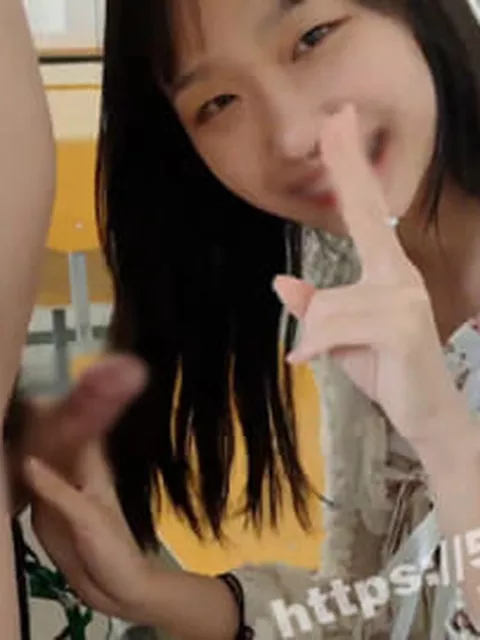 【ガチ素人】こういう地味な女子生徒が裏ではセ○クスしまくってる流出動画エロすぎだろ…