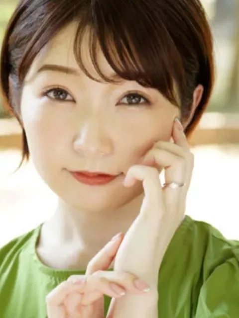 【上戸まり】目が冴えるような純白の美肌ボディの30歳美人若妻が人生初のAV撮影！