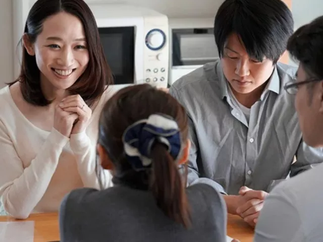 【水戸かな】夫婦交換で親友の夫のペニスの突き上げにカラダを捩れさせて絶頂する美人妻！