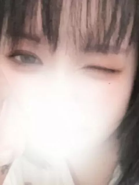 20歳の現役JDがブラからおっぱいポロリパイパンオナニー自撮り